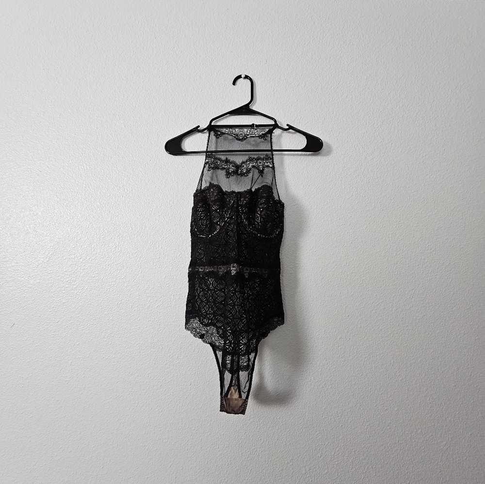 Victoruas Swcret Eyelet Lace Mesh Bodysuit Sz 36c